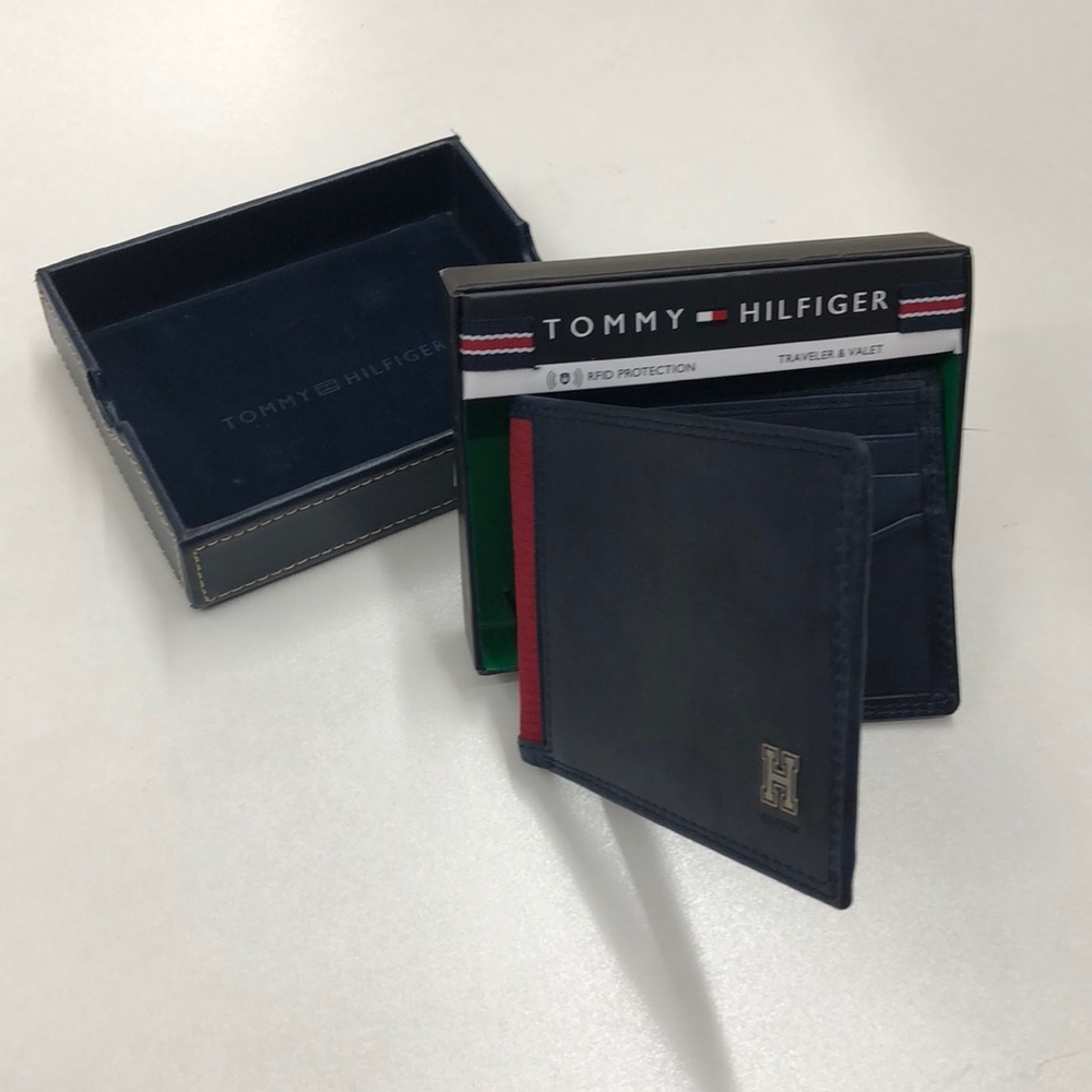Tommy Hilfiger navy passcase bifold Wallet
